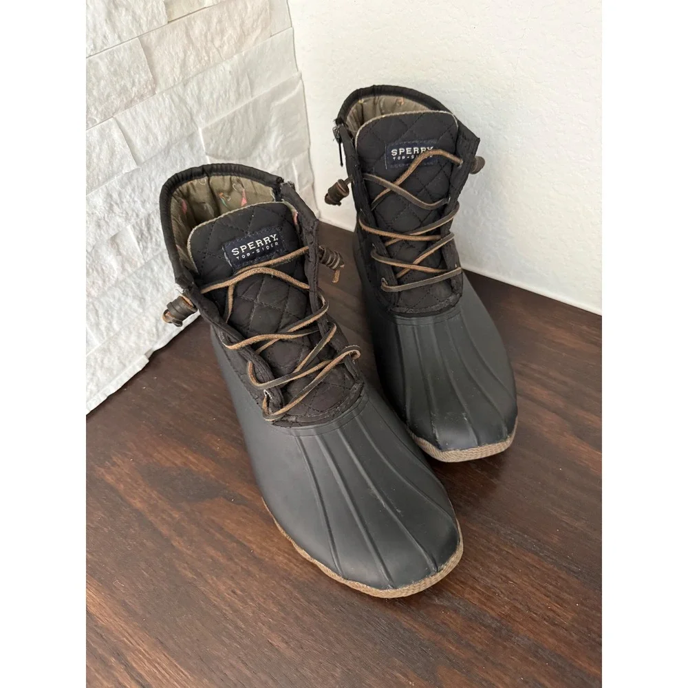 Sperry Top-Sider Saltwater Black Quilted Duck Boots! Size: Women's 10